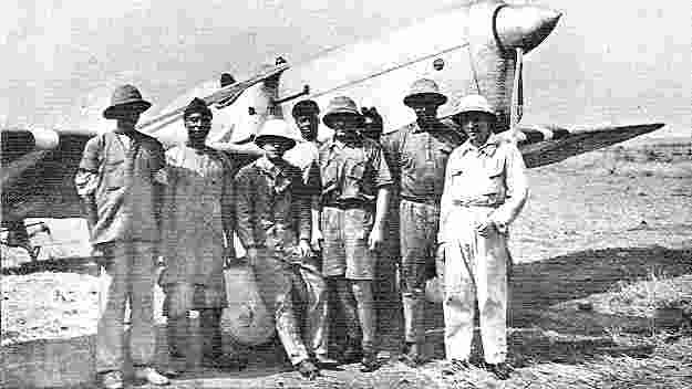 Cukurs and his engine replacement team in Dakar